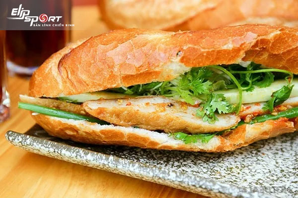 1 ổ bánh mì bao nhiêu calo? Bánh mì thịt, bánh trứng, bánh mì chả cá bao nhiêu calo?