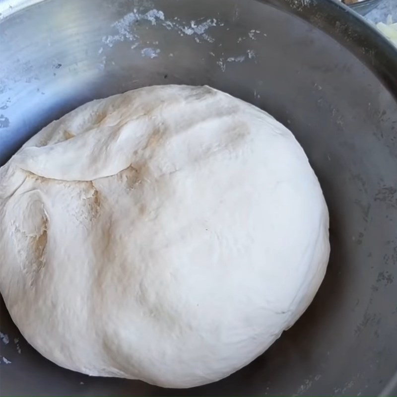 Bước 1 Nhồi bột làm vỏ bánh Bánh bao chay chiên