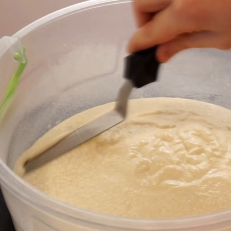 Bước 2 Đổ khuôn và hấp bánh bằng lò vi sóng Bánh kem làm bằng lò vi sóng