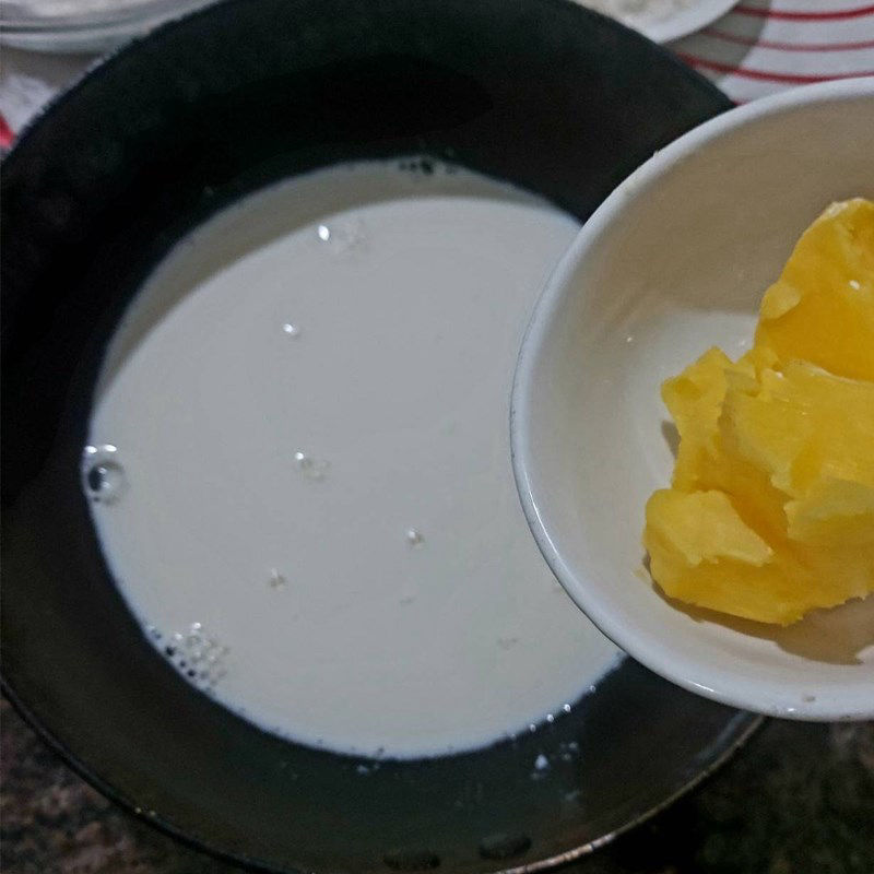Bước 1 Nấu hỗn hợp bơ sữa Bánh mì nhân trứng sữa (Custard)