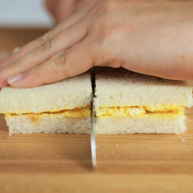 Bước 3 Kẹp bánh Sandwich trứng kiểu Nhật