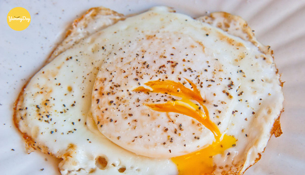 Bánh mì trứng ốp là chín đều ngon quá chừng
