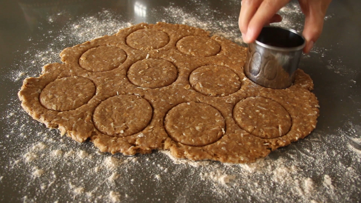 Bước 4 Tạo hình bánh bánh quy cookie keto yến mạch