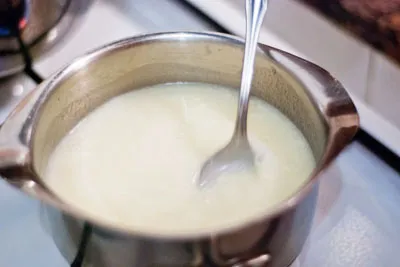 cách làm kem bằng sữa đặc cách làm kem từ sữa đặc Cách làm kem từ sữa đặc thơm ngon, mát lạnh sảng khoái ngày hè lam pudding xoai giong y het trung op la