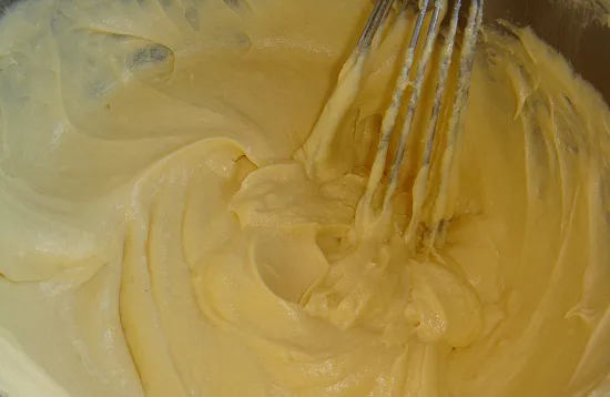 cách làm kem bằng sữa đặc cách làm kem từ sữa đặc Cách làm kem từ sữa đặc thơm ngon, mát lạnh sảng khoái ngày hè cach lam kem bang sua dac 2