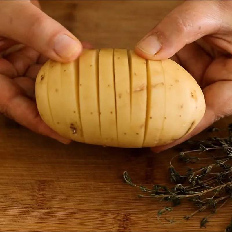 Bước 1 Sơ chế khoai tây Khoai tây đút lò đơn giản
