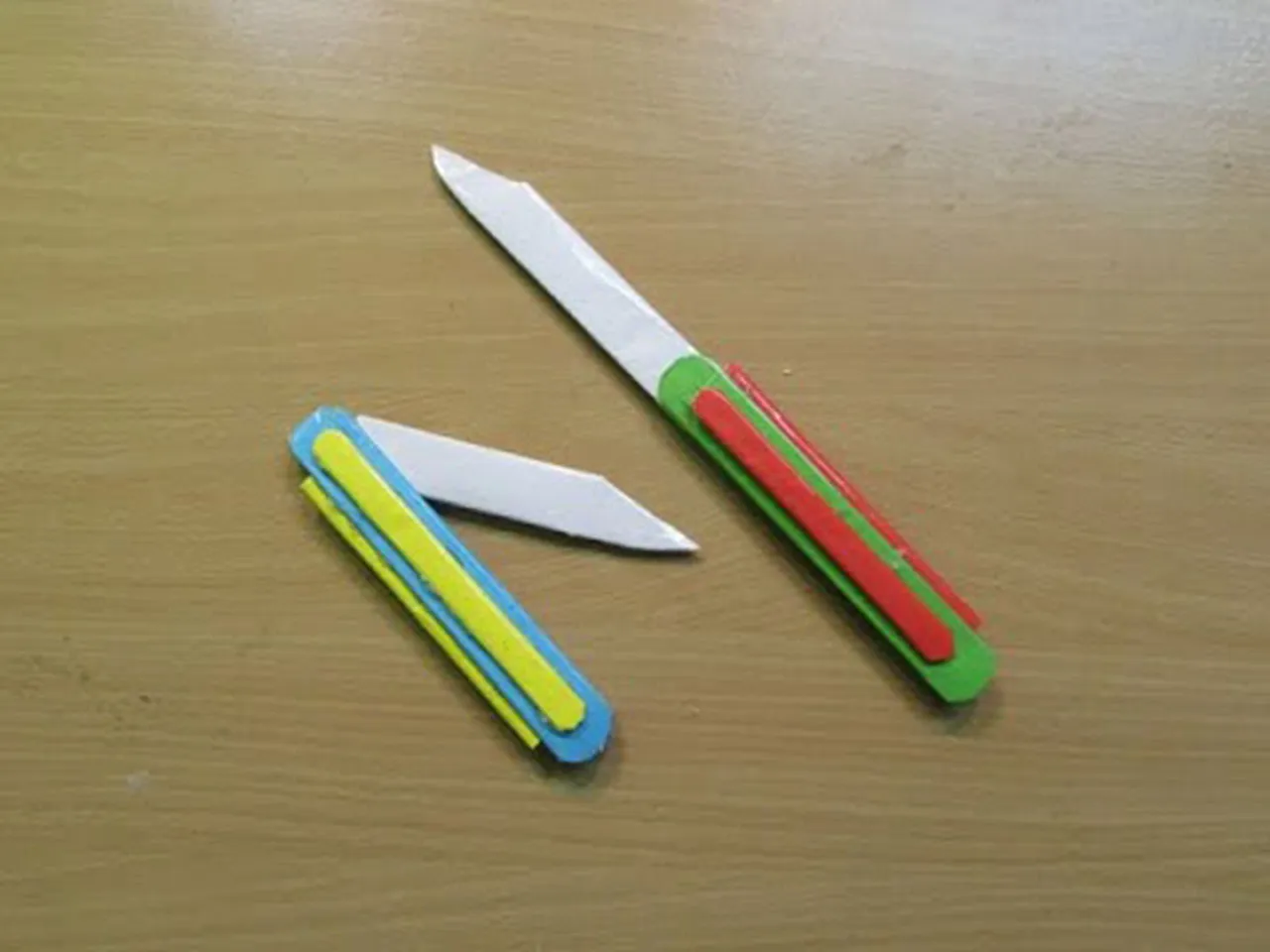 Cách làm dao găm đồ chơi bằng giấy - Hình 1
