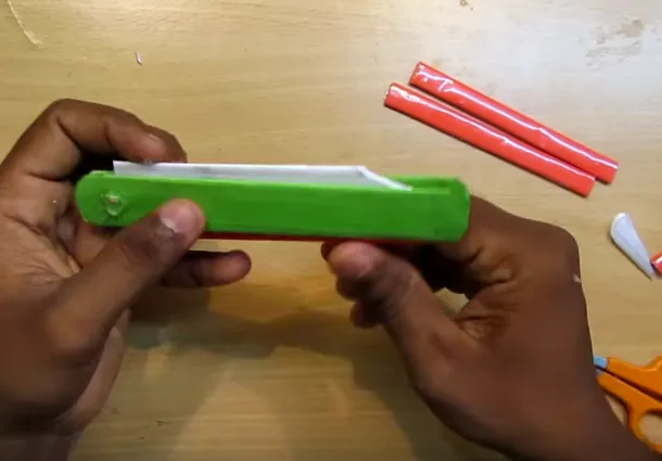 Cách làm dao găm đồ chơi bằng giấy - Hình 10
