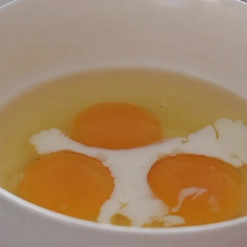 Bước 1 Đánh trứng Trứng bác
