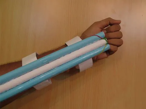 Cách làm súng giấy gắn ống tay giống người ngoài hành tinh - Hình 1