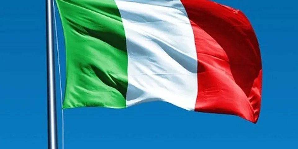 Lá cờ xanh trắng đỏ giống như một bức tranh tuyệt đẹp của đất nước Ý. Cùng tôi chiêm ngưỡng hình ảnh này và cảm nhận tình yêu đất nước của người Ý. Bức tranh tuyệt đẹp này sẽ đem lại niềm vui và tự hào cho bạn.
